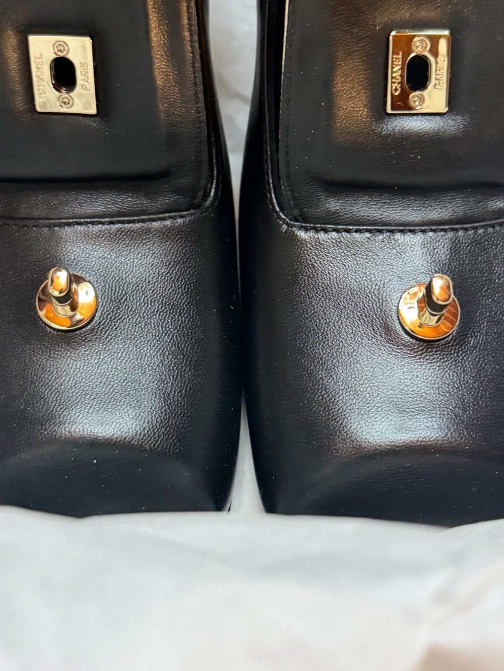 CHANEL 26S Black & Ivory Leather Turnlock Lady  Square Toe Heels Pumps Size 38.5 - Picture 5 of 5